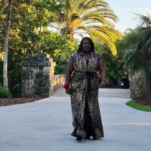 Dazzling Black & Gold Sequin Evening Gown – Floor Length Glamour